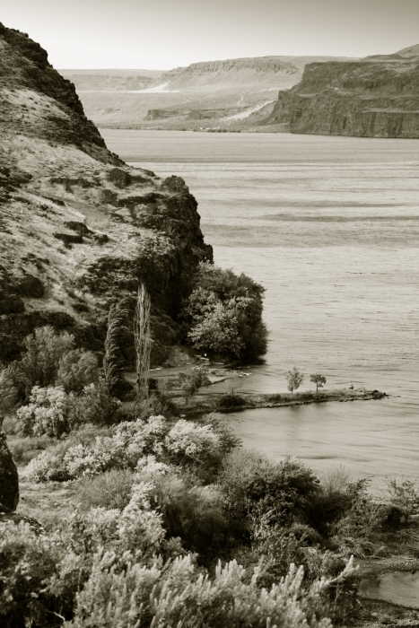 Columbia River and rock formations, Eastern Washington